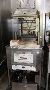 lot 2 image: Broaster Fryer by HENNY PENNY