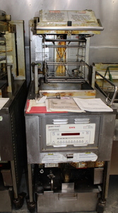 lot 3 image: Broaster Fryer by HENNY PENNY