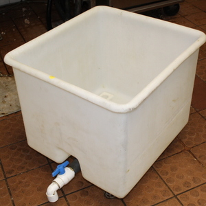 lot 303 image: Plastic Bin