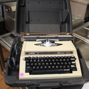 lot 339 image: Electric Typewriter