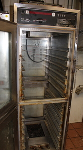 lot 7 image: Food Holding  Warming Cabinet by Henny Penny