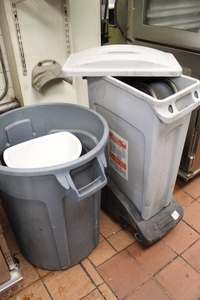 lot 305 image: Trash Can Lot
