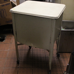 lot 341 image: Vintage Metal Cooler on Wheels