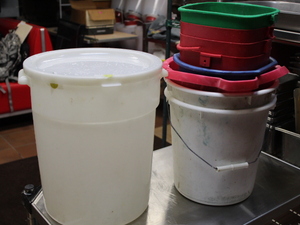 lot 300 image: Bucket Lot
