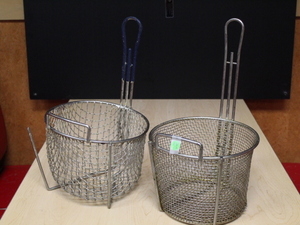 lot 276 image: Wire Baskets wHandle
