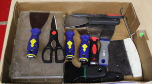 lot 292 image: Scrapper and Scissors Lot