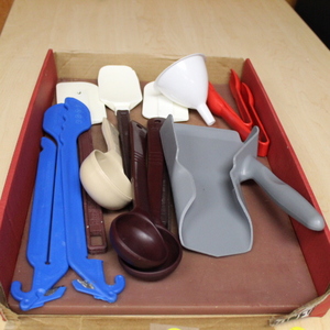 lot 294 image: Utensil Lot