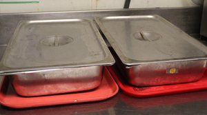lot 353 image: Hotel Pans wLids