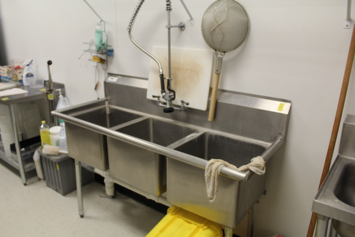 3 Bay Sink W Pre Rinse Faucet Yofresh Frozen Yogurt Cafe Of
