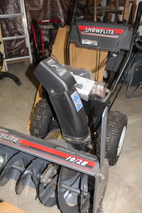 lot 4 image: Snowflite Gas Snow Thrower