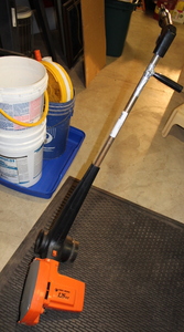 lot 11 image: Electric Edger