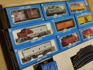 lot 16 image: Life-Like Train Set