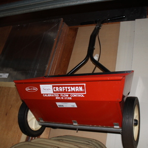 lot 132 image: Lawn  Drop Spreader