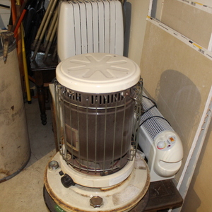lot 135 image: Heater lot