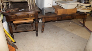 lot 138 image: Table Lot