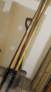 lot 147 image: Garden tool lot 2