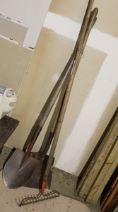lot 148 image: Garden tool lot 3