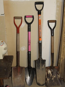 lot 143 image: Short Shovels