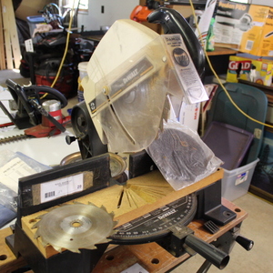 lot 29 image: Portable Dewalt Power Mitre Box