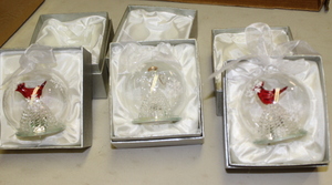 lot 479 image: Lighted Christmas Globes - NIB