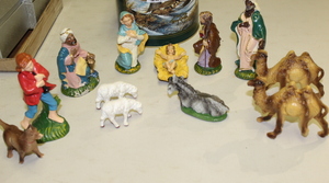lot 480 image: Nativity Figurines Lot