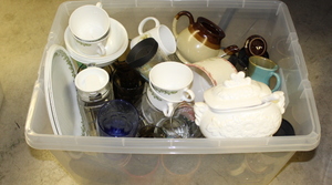 lot 170 image: Glass Table Plates and Glasses Lot
