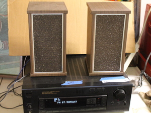 lot 74 image: Stereo Receiver and 2 Speakers Lot