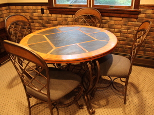 lot 417 image: Kitchen Table and Chairs Lot