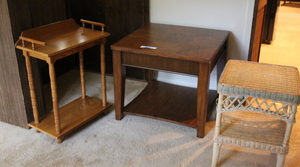 lot 420 image: Table Lot