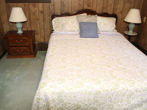 lot 413 image: Bedroom Lot