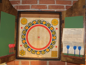lot 424 image: Dart Game