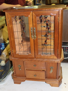 lot 86 image: Jewelrymusic box