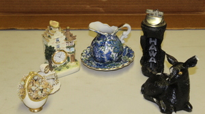 lot 438 image: Creamer and Decoration Lot