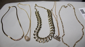 lot 92 image: Ladies Necklaces