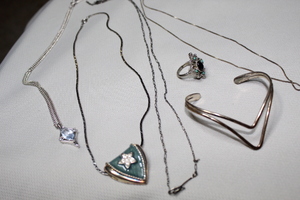 lot 95 image: Ladies Jewelry LOT