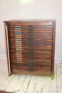 lot 4 image: Type Cabinet