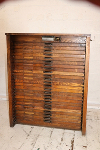 lot 9 image: Hamilton Type Cabinet