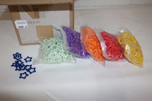 lot 77 image: Box of Star Clips
