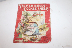 lot 80 image: Silver Bells Cockle Shells