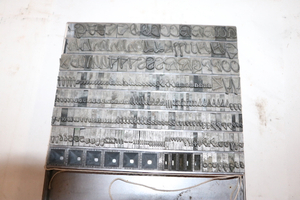 lot 198 image: 60 Pt. Script