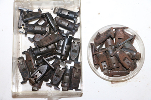 lot 206 image: Honey Comb Toggle Pins