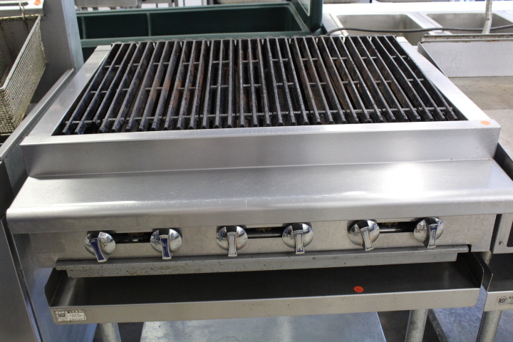 lot 14 image: Imperial Radiant CHARBROILER