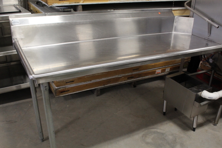 lot 27 image: Clean Dish Table