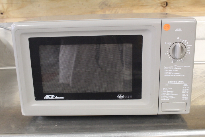 lot 39 image: Amana Commercia Microwave