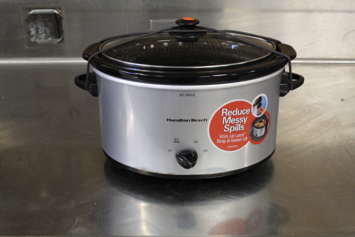 lot 40 image: Crock pot
