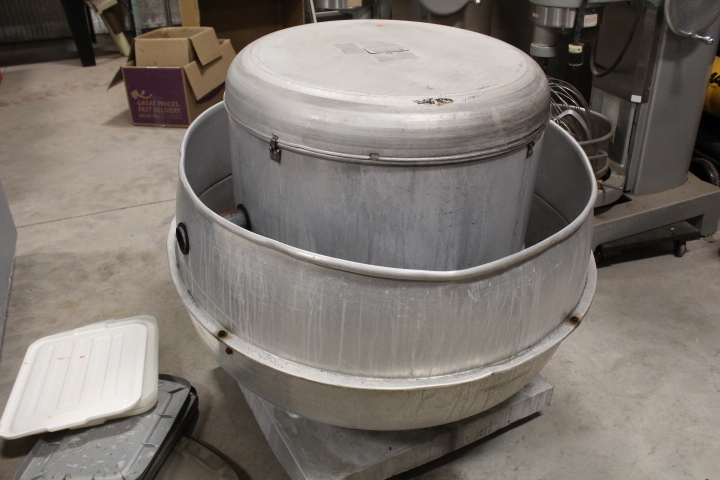 lot 77 image: Exhaust fan