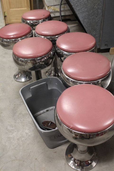 lot 83 image: Counter  low Bar Stools