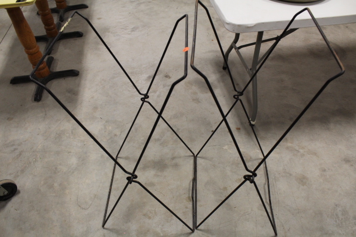 lot 88 image: Laundry bag holders