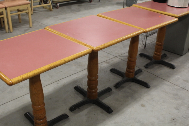 lot 89 image: Tables