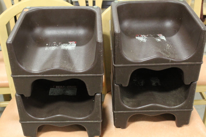 lot 91 image: Booster seats